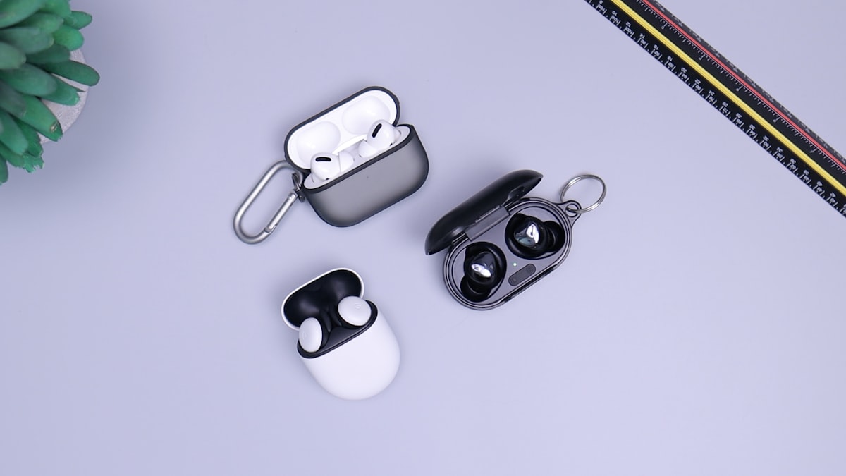 小型化された筐体に、片側四つのマイクと新世代プロセッサーが凝縮されている。