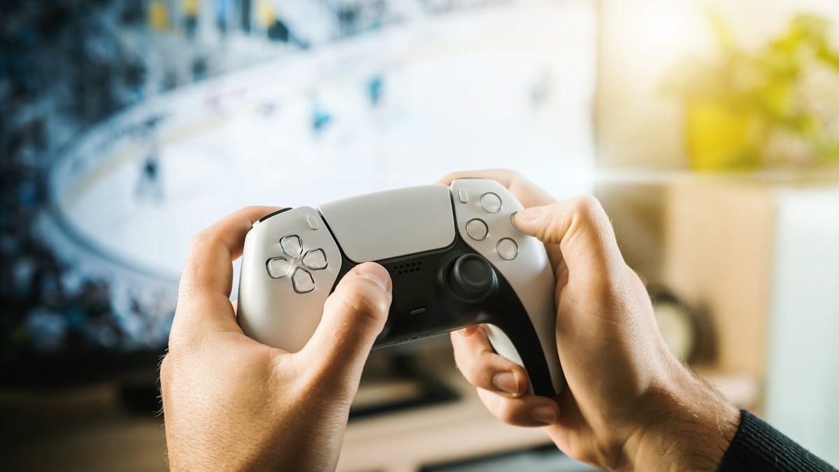 携帯モードでも据え置きでも遊べる柔軟さが、Switch 2 の人気を支え続けています。